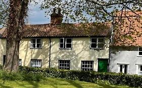 Charming Town Centre Character Cottage With Parking
